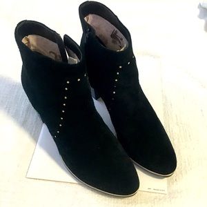 NWOT TED BAKER LONDON Takil black suede ankle boot.